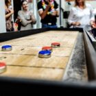 Lej et shuffleboard